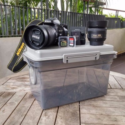 Nikon D5200 DSLR + 2 lenses (18-55mm VR DX & 35mm DX) + 2 SD Cards + Trolley & Dry Box