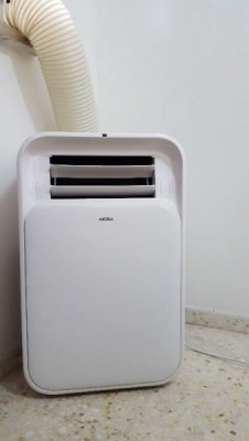 9 months old Akira 12000 btu portable aircon for sale