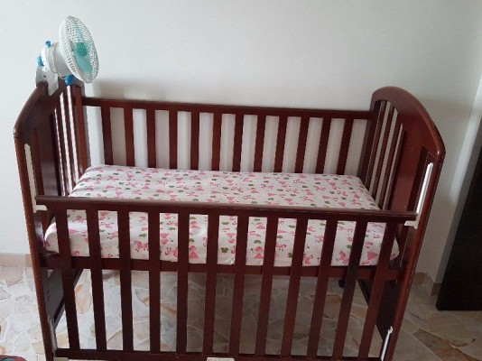 Preloved baby cot convert to toddler bed